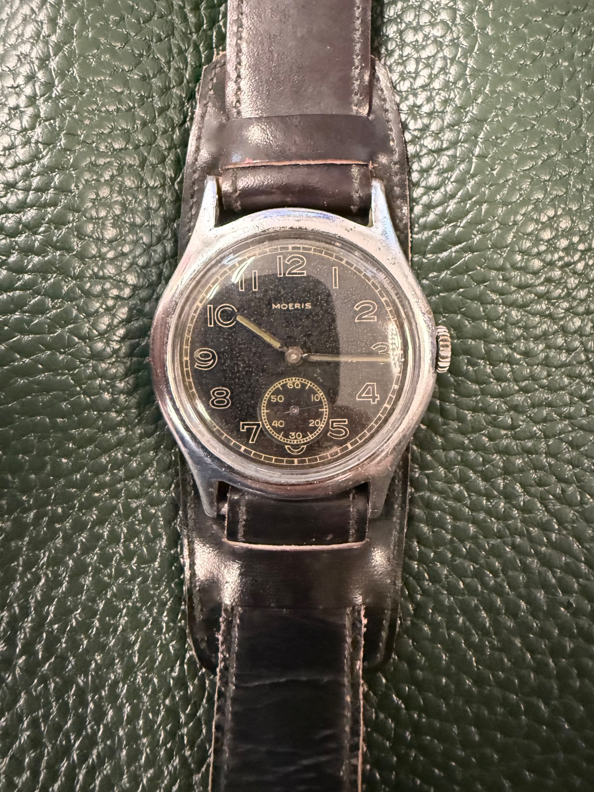 Orologio vintage Moeris D.H. Wehrmacht – Military Issue WWII – Calibro Moeris 10½ – 15 Jewels – Quadrante Nero – Anse Fisse – Anni ’40 — foto 1